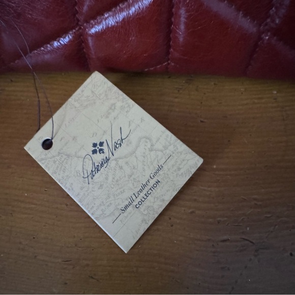 NWT Patricia Nash Quilted Everly kiss lock wallet in Cinnamon - Picture 2 of 9